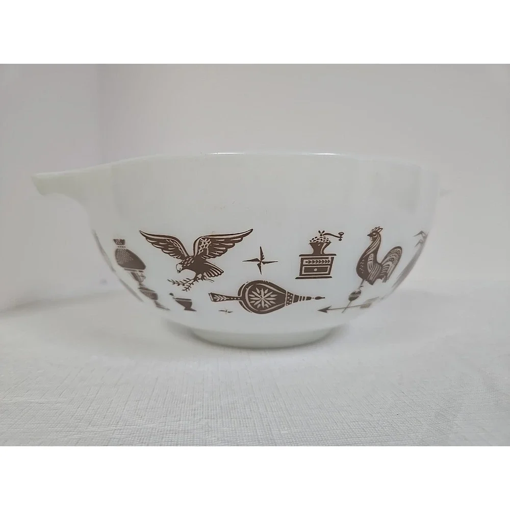 Vintage Pyrex Early American #443 Cinderella‎ Mixing Bowl 2.5 Qt White Brown